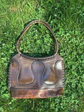 Anna Cainzo Brown Leather Women's Shoulder Bag with Stitched Detailing